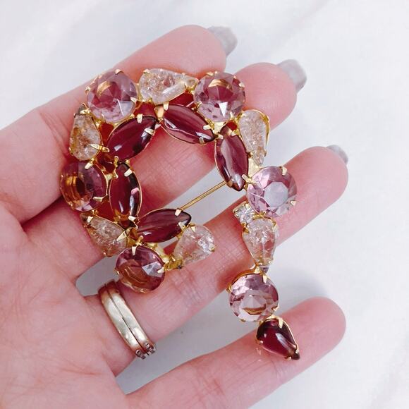 VTG Purple Glass Brooch Gold Tone Statement Pin Prong Set Navette Marquise Swirl - Picture 2 of 8